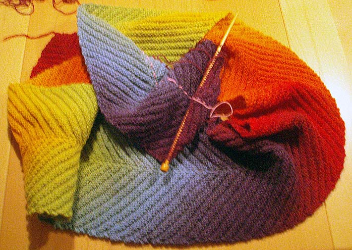 Regnbuetørklæde | Sy en lap strik en maske